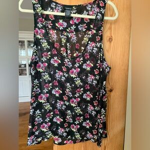 UEC - Torrid Floral Sleeveless Blouse. TORRID SIZE 1 . slight asymmetric shape